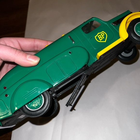 Lot of 3 BP Hess Green and Yellow Collectable Tanker Truck Set - Picture 15 of 15